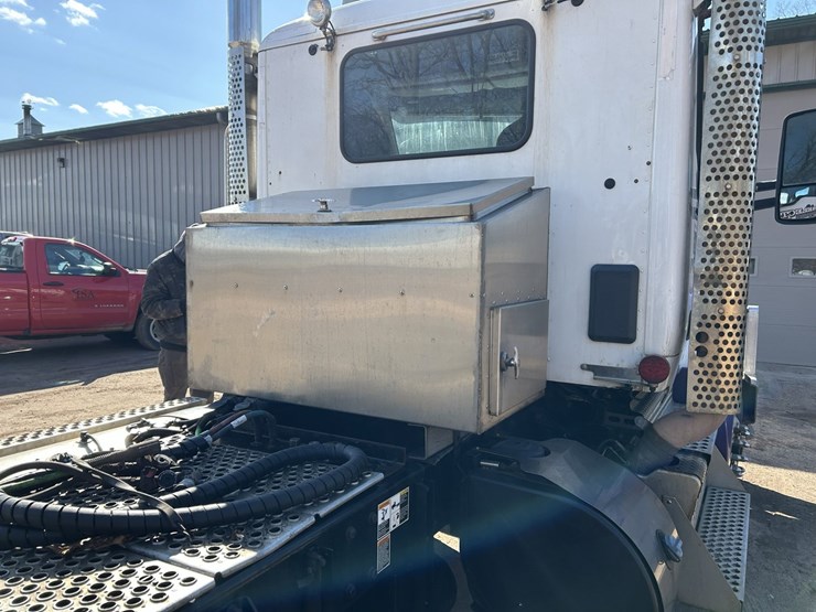 2020-kenworth-t880-image-18