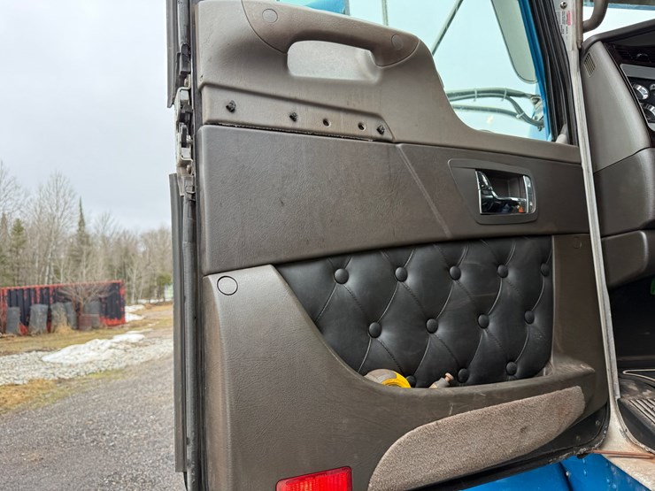 2020-kenworth-t800-image-54