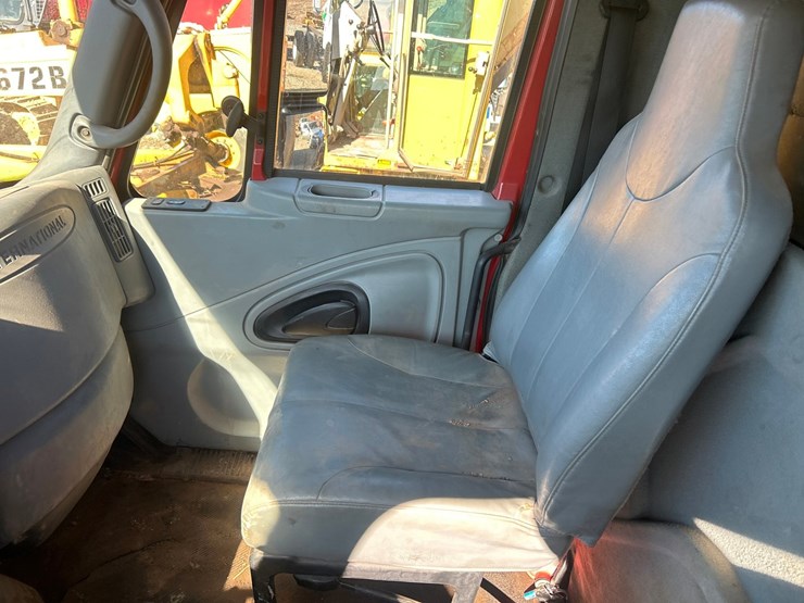 2006-international-7400-image-57