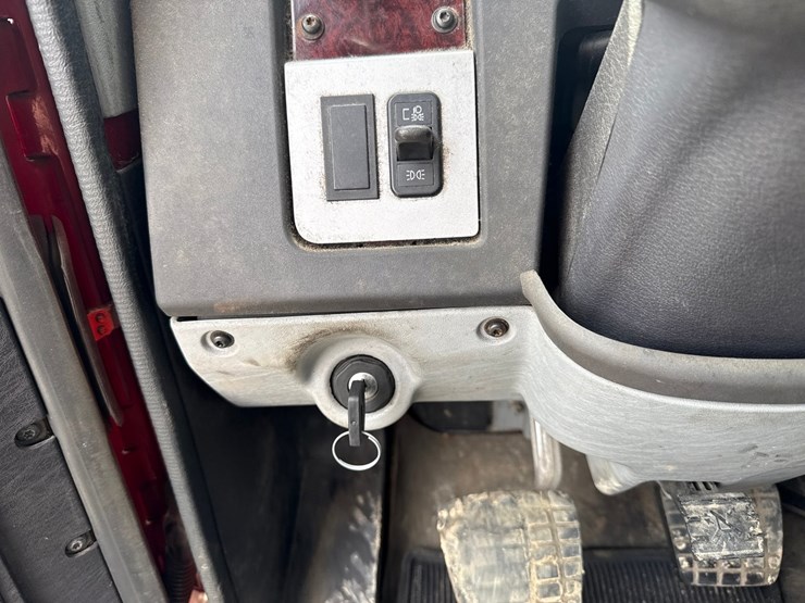 2018-freightliner-122sd-image-67