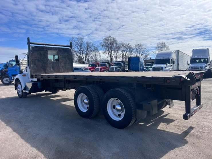 #1679-•-2004-kenworth-flatbed-truck-image-3