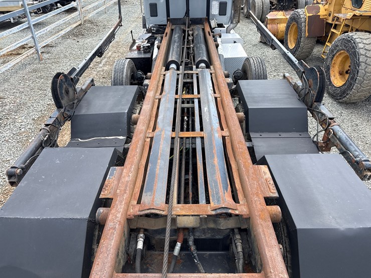 2016-massey-ferguson-8-image-55