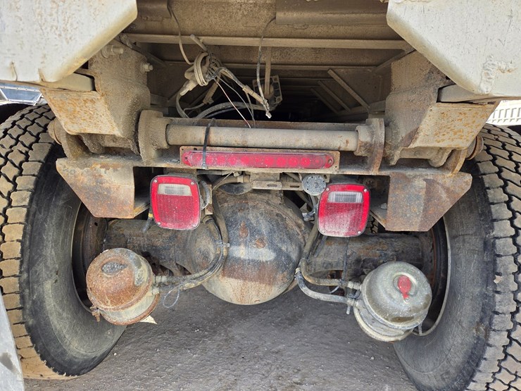 2012-international-7600-image-32