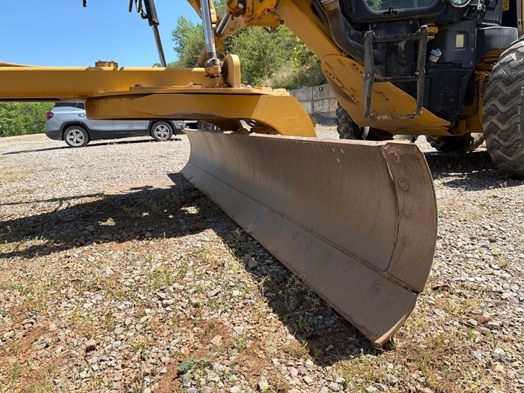 2018-caterpillar-12m3-image-22