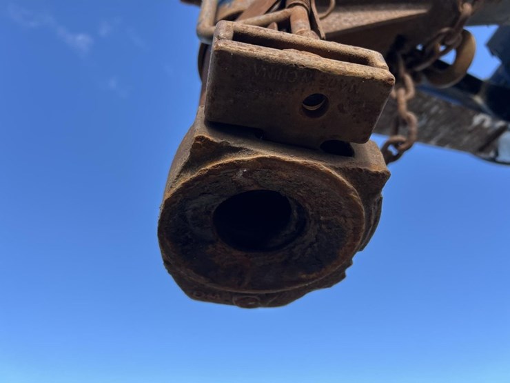 2016-massey-ferguson-8-image-9