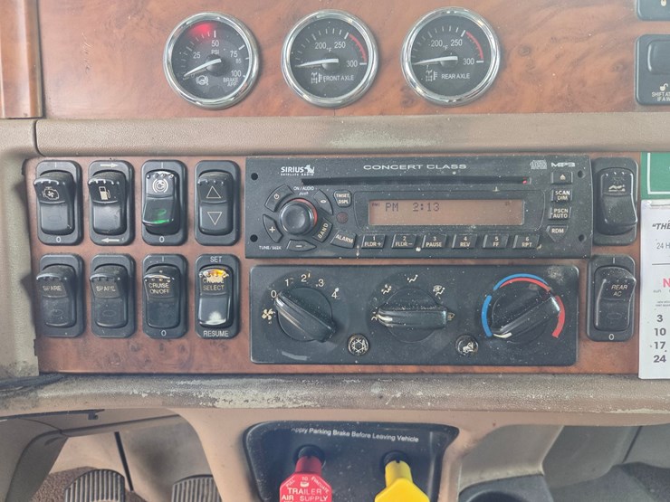 2007-peterbilt-579-image-66