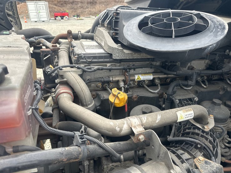 2017-massey-ferguson-8-image-59