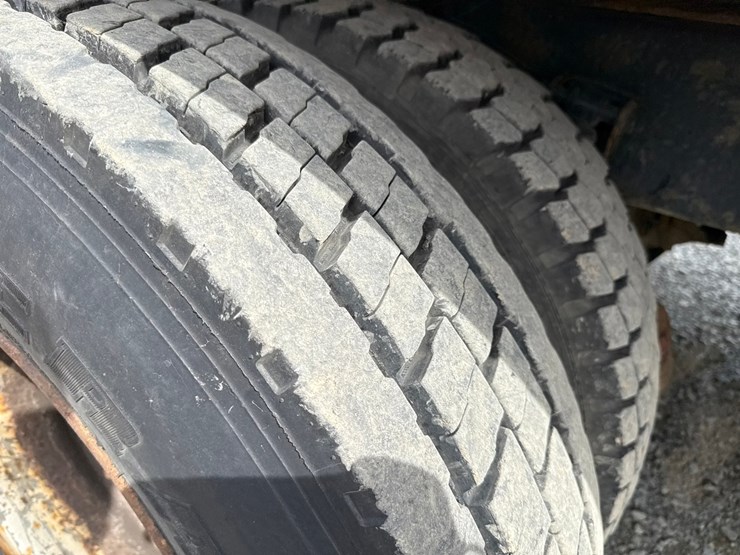 1990-massey-ferguson-8-image-85