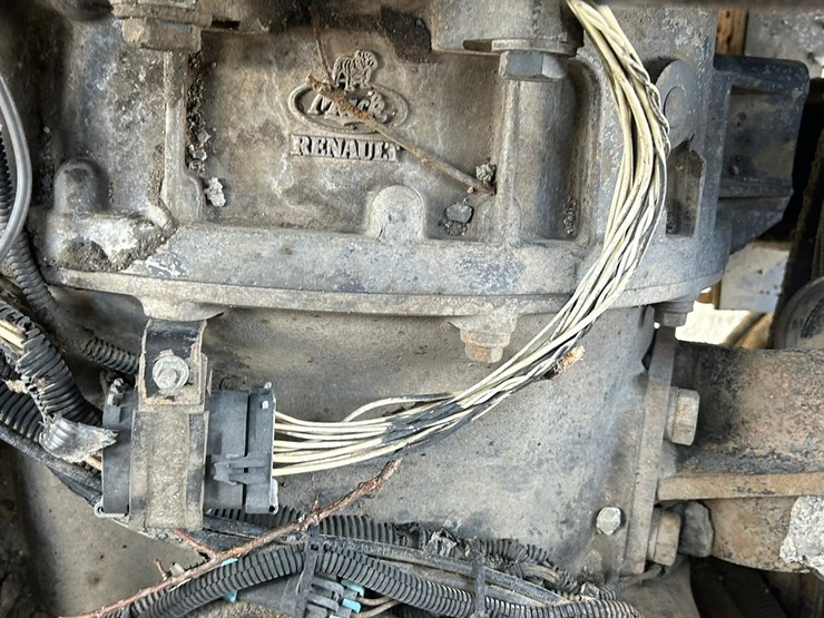 #2237-•-2006-mack-tri-axle-concrete-placement-truck-image-62