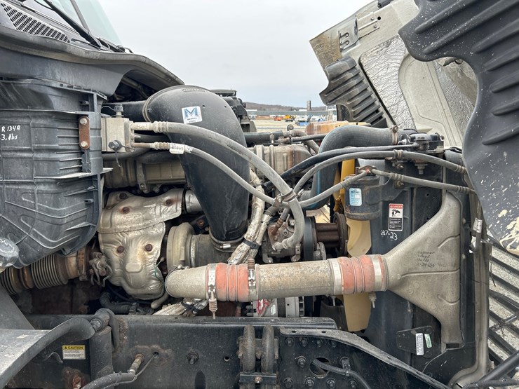 2017-massey-ferguson-8-image-41