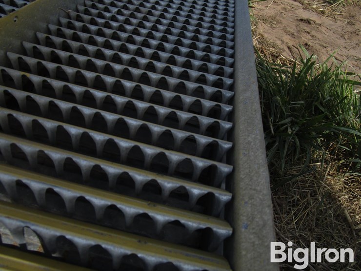 new-holland-tr96-image-17