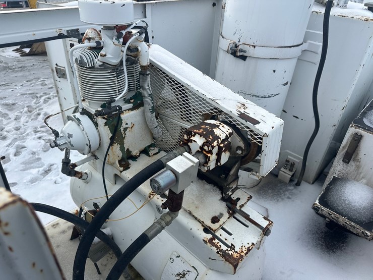 1995-international-8100-image-40