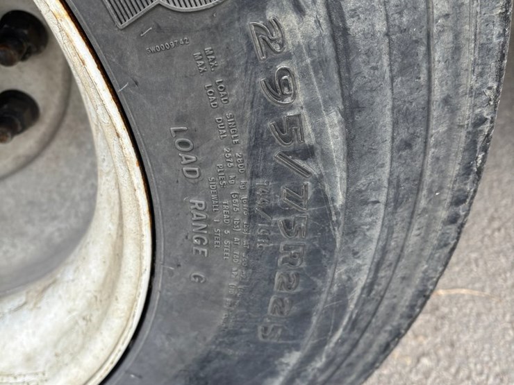 2005-gmc-t7500-image-104