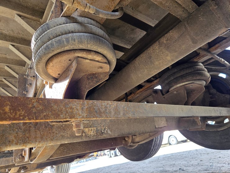 2012-international-7600-image-35