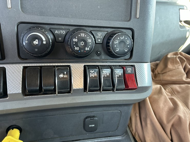 2020-kenworth-t880-image-62