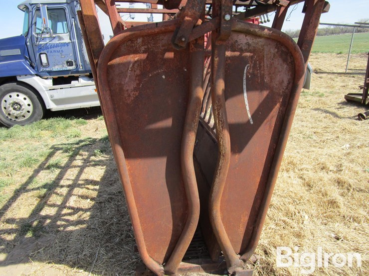 hydraulic-squeeze-chute-image-12