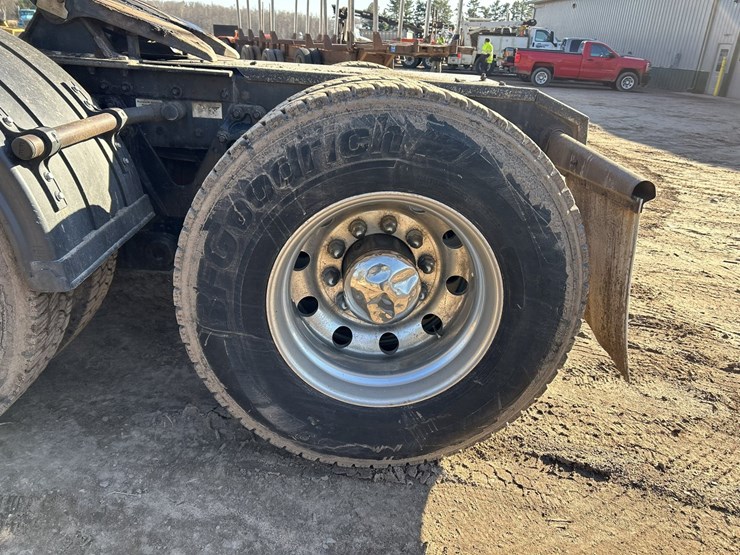 2020-kenworth-t880-image-81