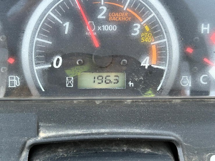 2021-kubota-bx2380-image-24