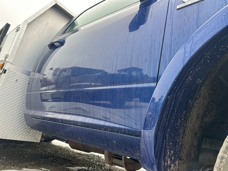 2012-massey-ferguson-8-image-13