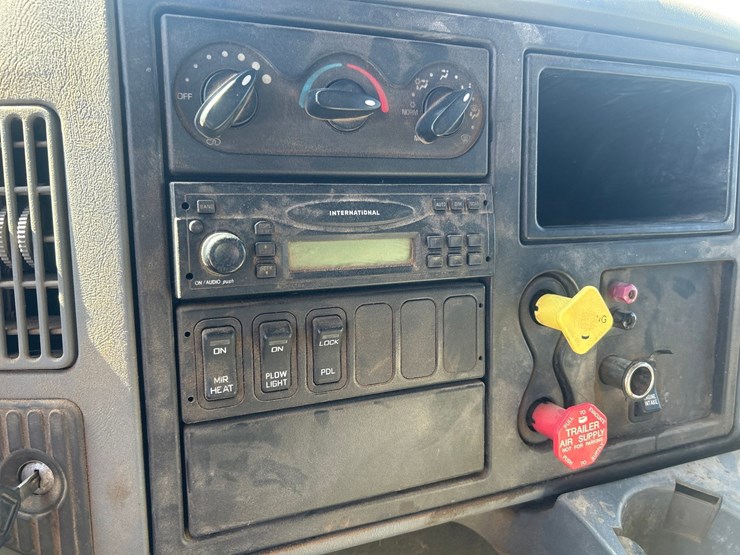 2006-international-7400-image-61