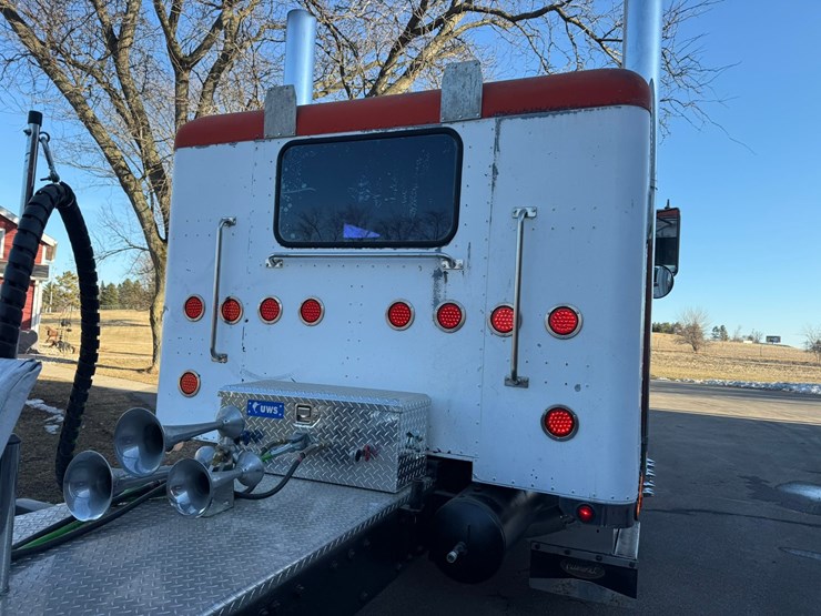 1974-peterbilt-359-image-15