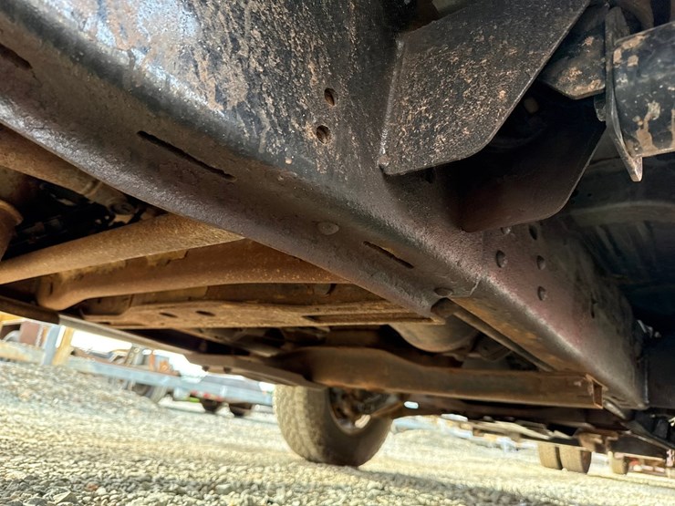 2005-chevrolet-3500-image-25