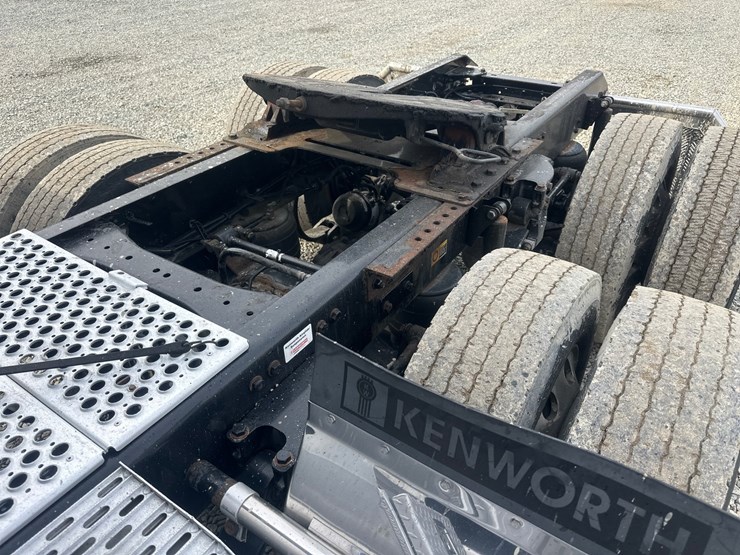 2020-kenworth-t680-image-29