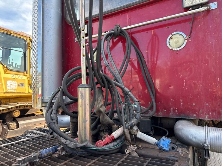 2004-peterbilt-378-image-17