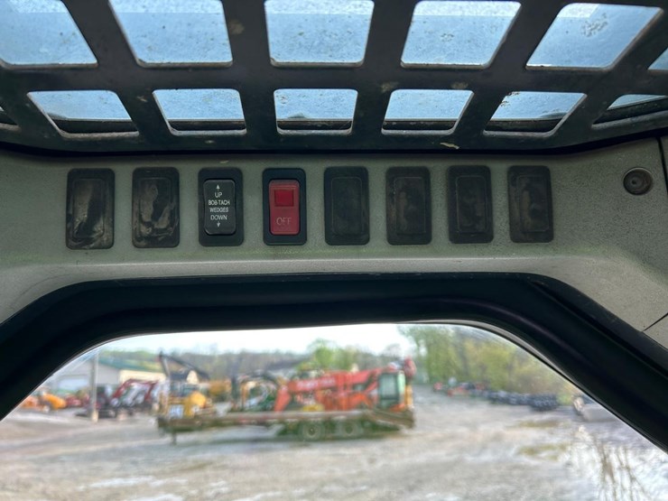 bobcat-t300-image-23