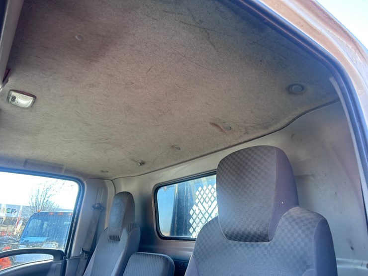 2013-isuzu-npr-image-46