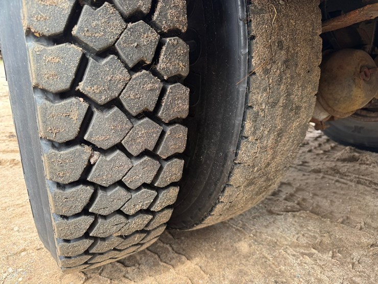 #2168-•-2001-sterling-4x2-snow-plow-truck-image-78