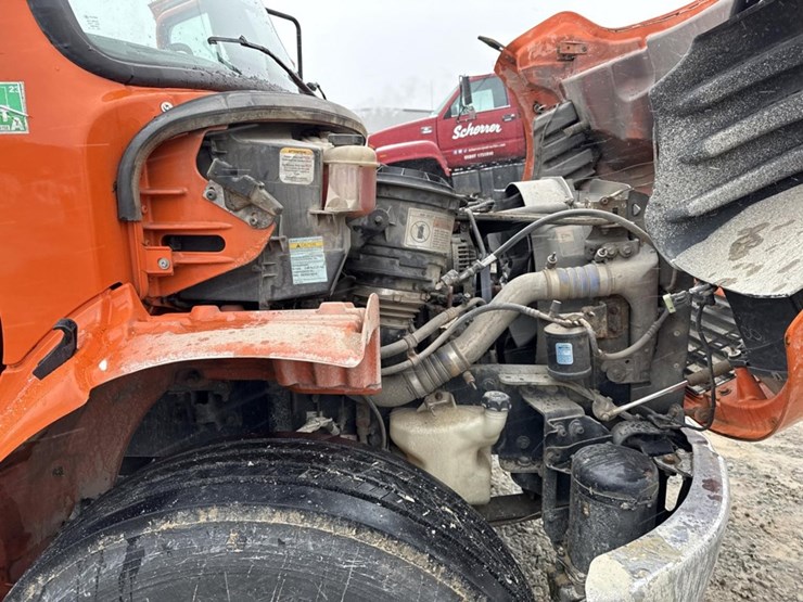 2016-massey-ferguson-8-image-17