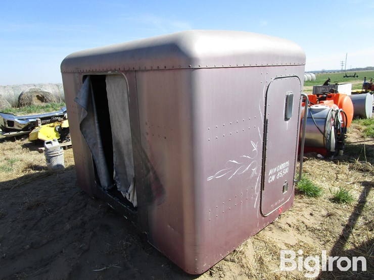 peterbilt-sleeper-image-1