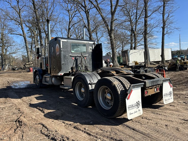 2005-peterbilt-379-image-3