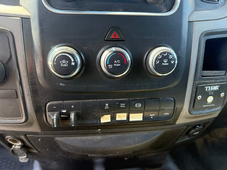 #1061-•-2016-ram-5500-heavy-duty-service-truck-image-39