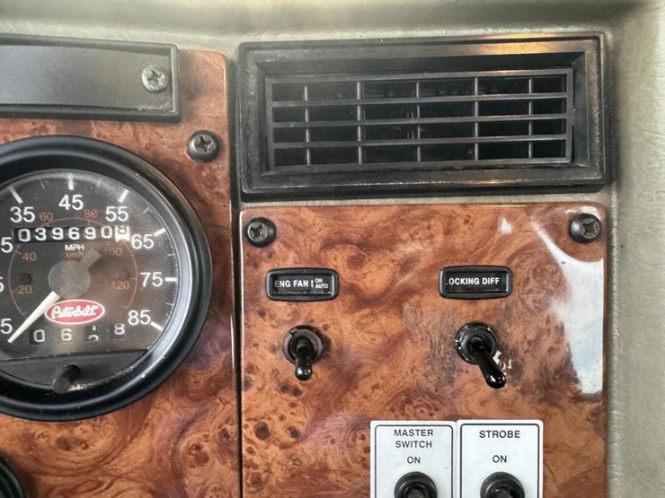 2003-peterbilt-330-image-59