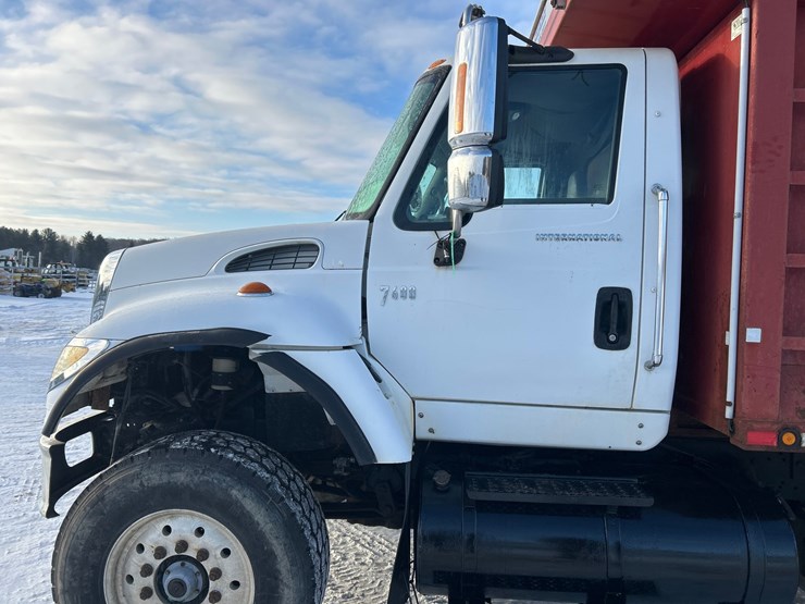 2005-international-7600-image-16