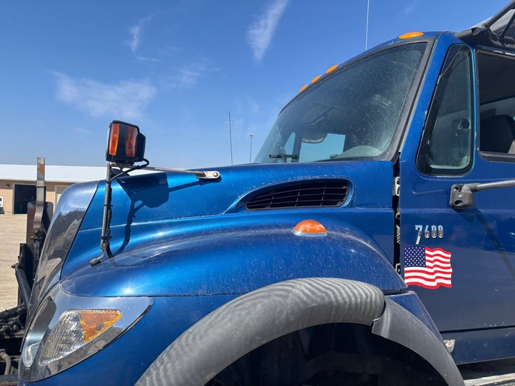 2006-international-7600-image-7