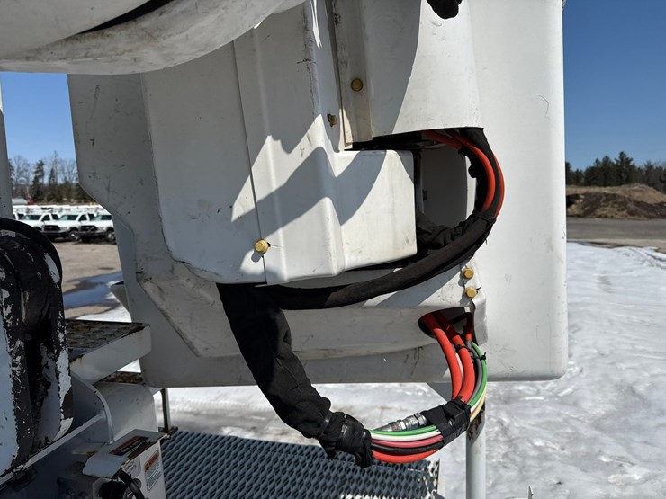 #1070-•-2012-freightliner-boom/crane-truck-image-31