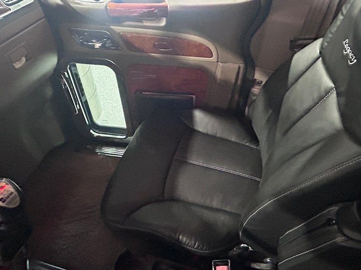 2007-peterbilt-379-image-50