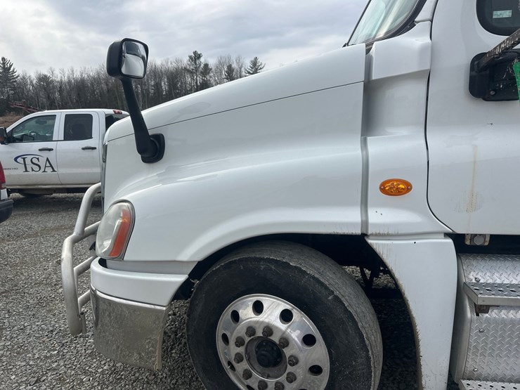 2017-massey-ferguson-8-image-14
