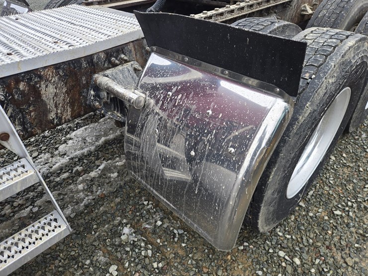 2007-peterbilt-387-image-28