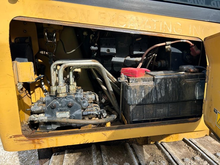 caterpillar-d5k-xl-image-15