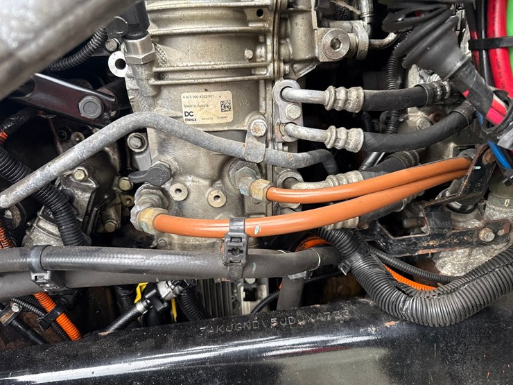 2018-freightliner-122sd-image-13