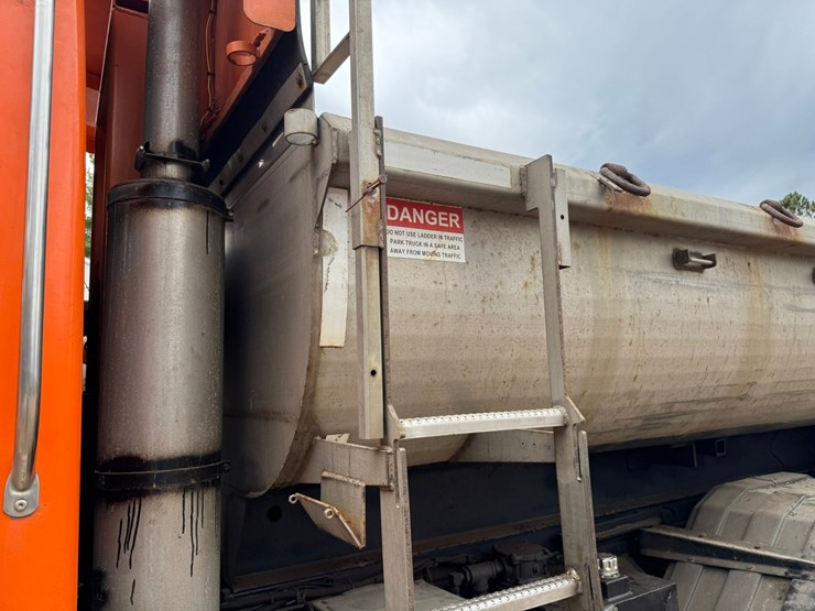 #2168-•-2001-sterling-4x2-snow-plow-truck-image-21