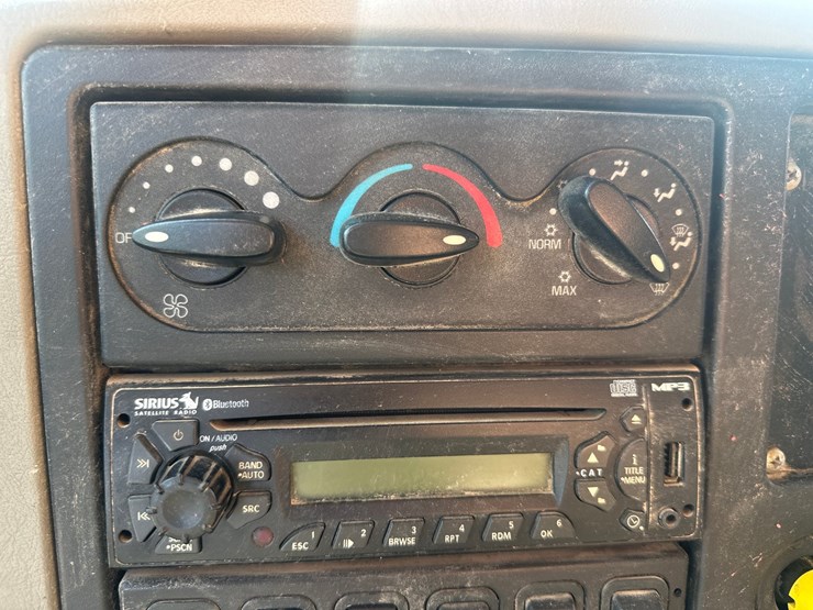 2012-international-7600-image-28