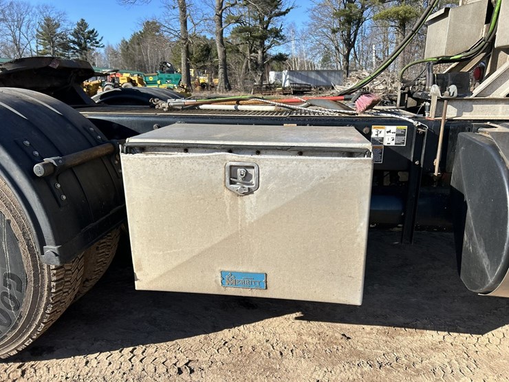 2020-kenworth-t880-image-25