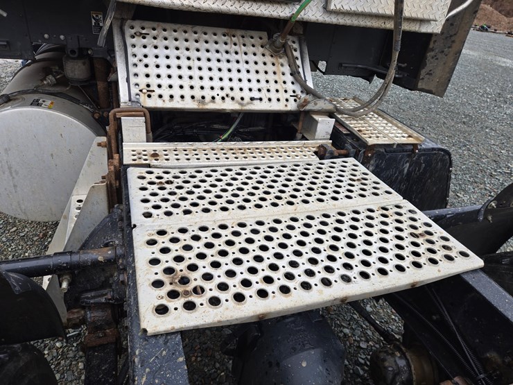 2017-kenworth-t680-image-24