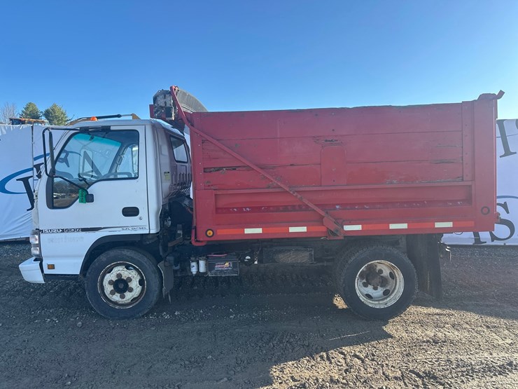 2005-isuzu-nqr-image-2