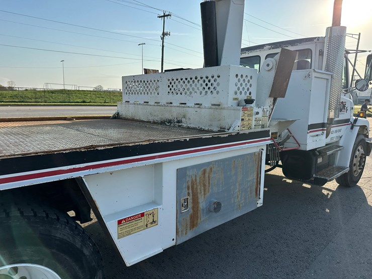 freightliner-fl70-image-19